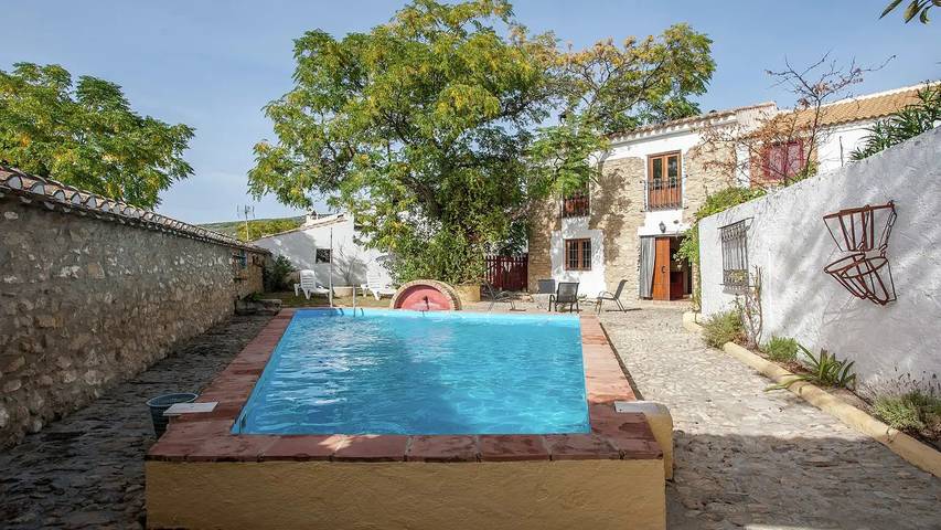 Casa rural para 9 personas, con piscina y jardín, Se admiten mascotas en Algarinejo