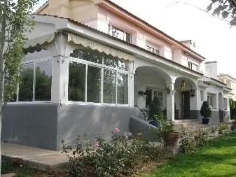 Casa de vacaciones para 16 personas, con jardín además de jacuzzi y piscina - 1