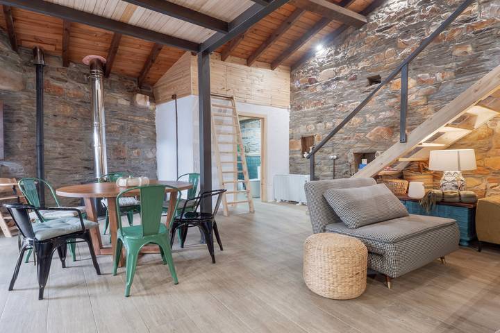 Casa Rural 'La Casita del Pajar' en El Bierzo, con Wifi in Vega de Espinareda, Cordillera Cantábrica