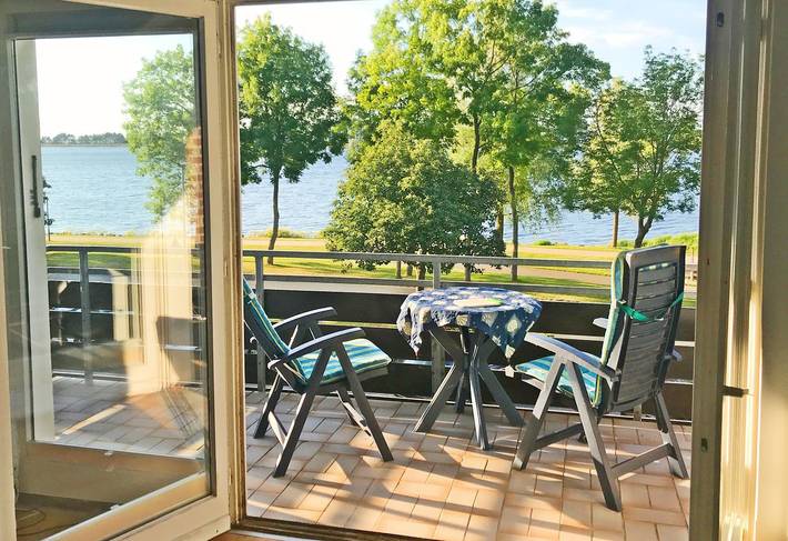 Ferienwohnung für 3 Personen, mit Balkon und Seeblick in Heiligenhafen