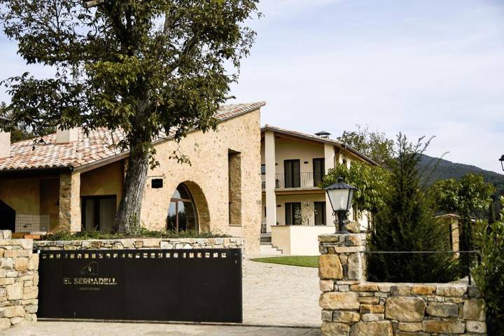 Casa rural para 4 personas, con piscina para niños y jardín además de vistas y piscina, Familias con niños en Ripollès - 2