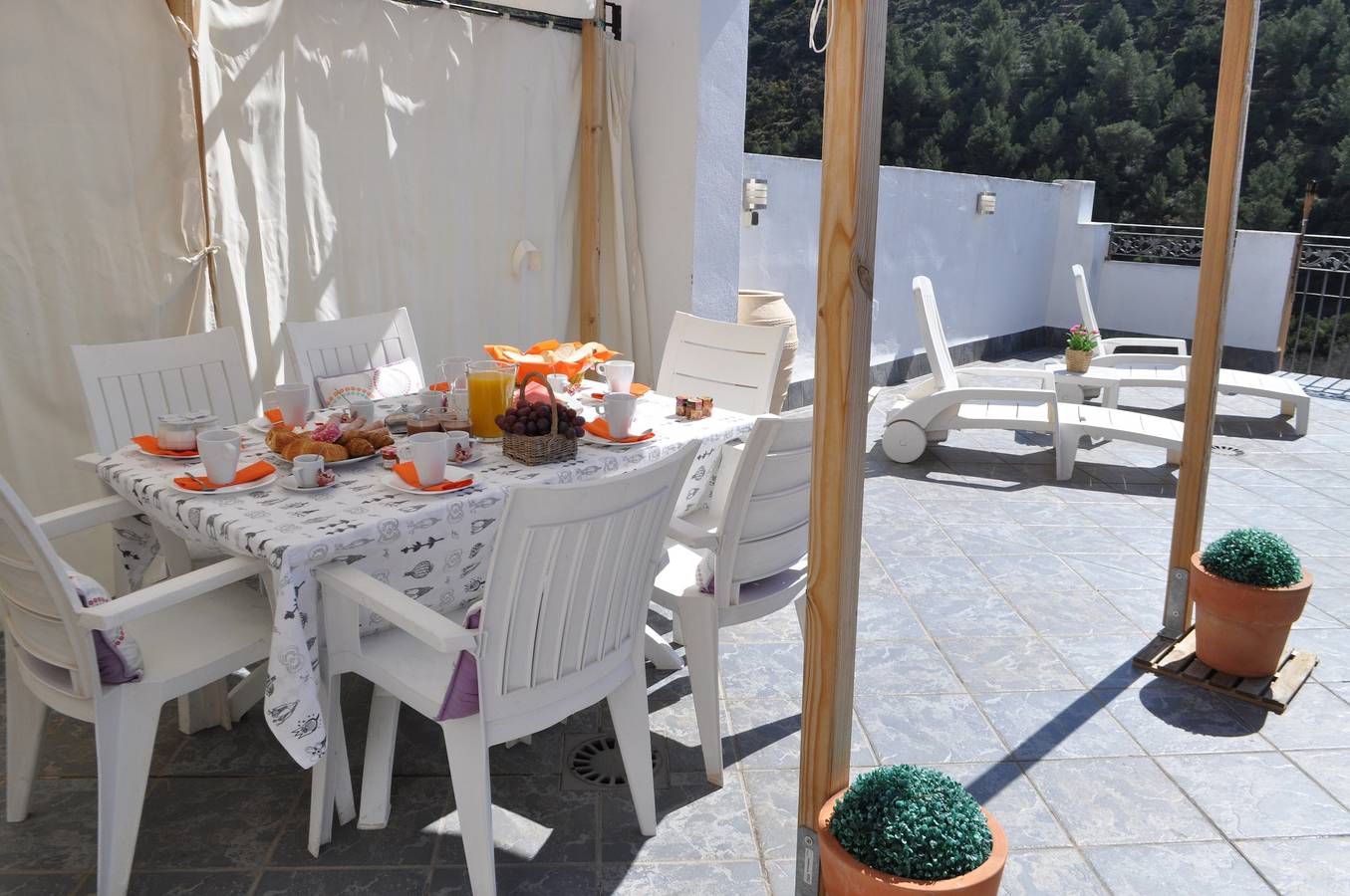 Casa rural 'Can Pitu' con vistas a la montaña, terraza privada y aire acondicionado in Alfondeguilla, Parc Natural de la Serra d'Espadà