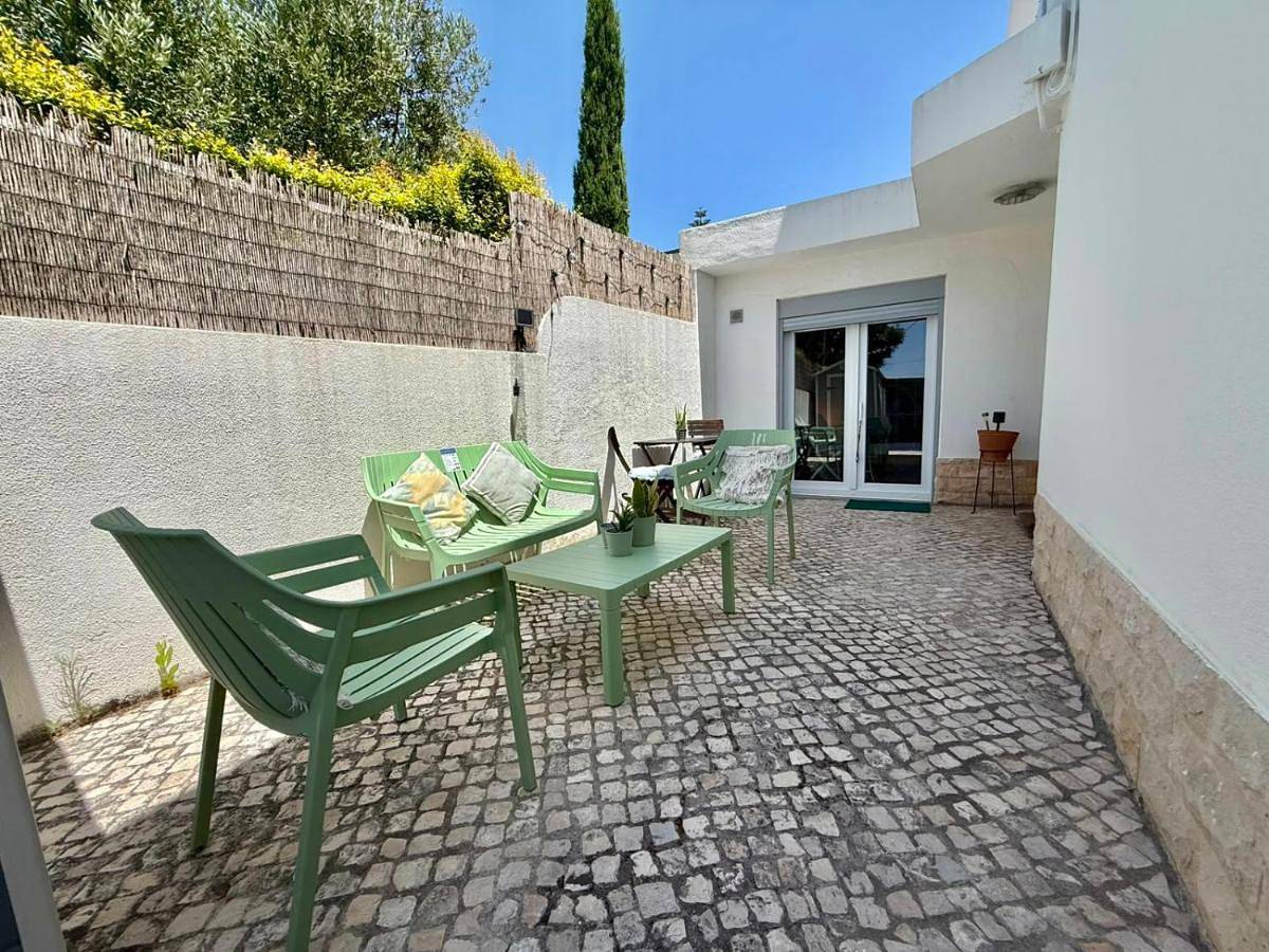 Apartamento de férias inteiro, In-Cascais - Suite Deluxe with Terrace & Villa with Pool in Aldeia de Juzo, Alcabideche