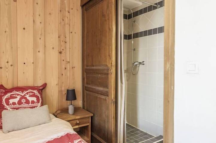 Ganze Wohnung, Wifi, bis 30m skipiste, balkon, kamin oder ofen für holz, fernseher, schließfach für die skier in Les Menuires, Saint-Martin-de-Belleville