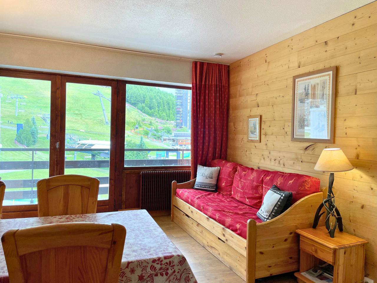 Apartamento entero, Apartamento en Les Belleville para 5 personas, a pie de pistas con balcón y Wi-Fi in Les Menuires, Saint-Martin-de-Belleville