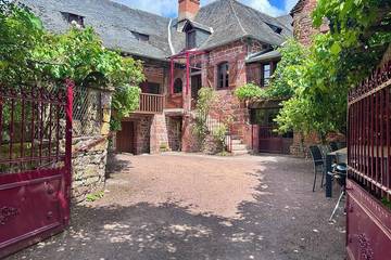 Gîte pour 7 personnes, avec balcon et jardin dans Village de Collonges la Rouge