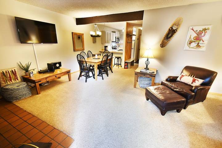 Vacation rental for 4 people, with terrace and yard as well as sauna and hot tub in Keystone