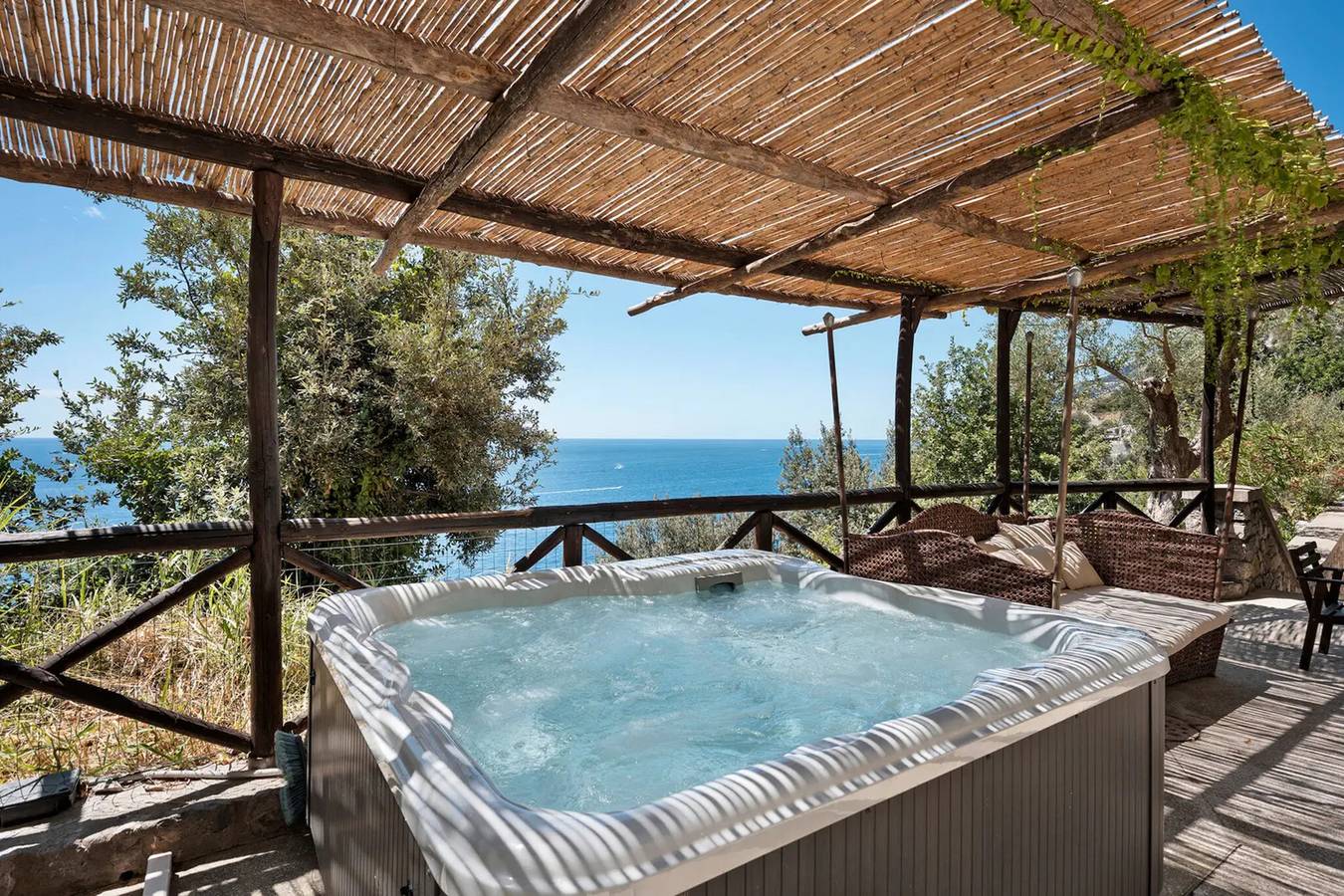 Villa 'Luxury Seaview With Jacuzzi' with Sea View, Wi-Fi and Air Conditioning in Conca dei Marini, Amalfikusten