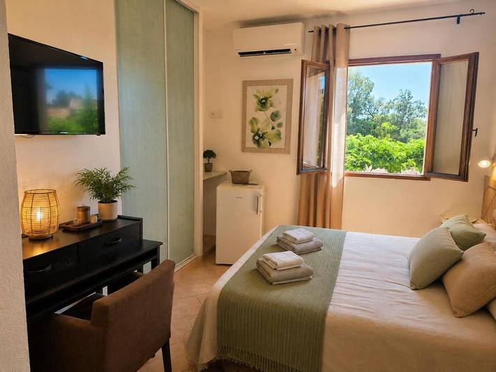 Location de vacances pour 3 personnes, avec piscine ainsi que jardin et jacuzzi à Sotta - 2