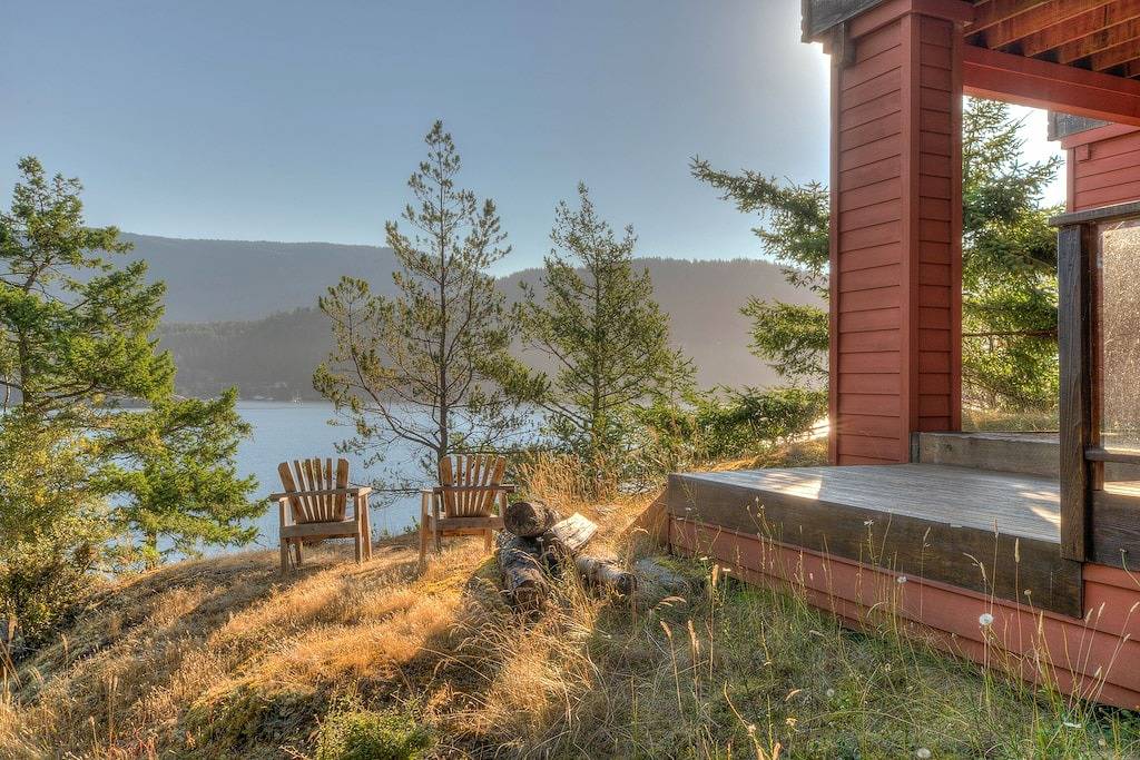 Waterfront! - Incredible views; Private rocky beach; Gourmet Kitchen; Spa/Sauna in Orcas Island