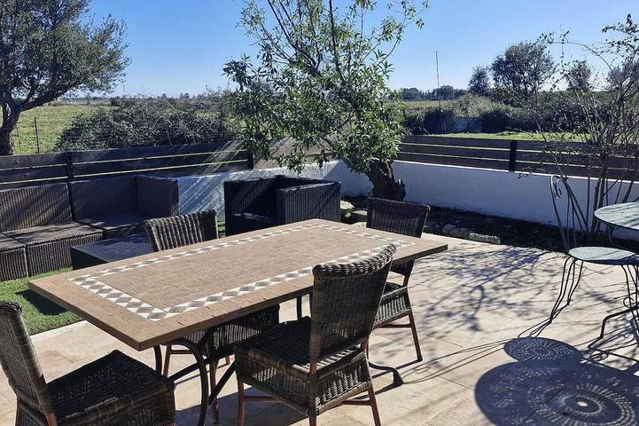 Appartement de vacances pour 4 personnes, avec jardin ainsi que terrasse et piscine