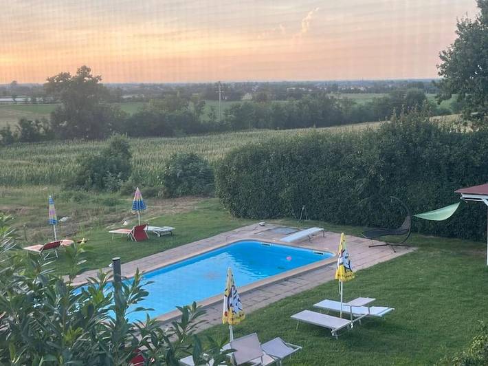 Appartamento per 6 persone, con piscina e giardino nonché panorama in Rivergaro