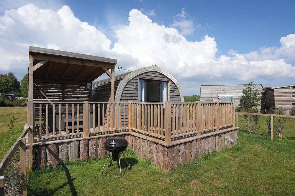 The Galloway Steading- The Fox's Den couples retreat cabin with Hot tub in Dumfries and Galloway