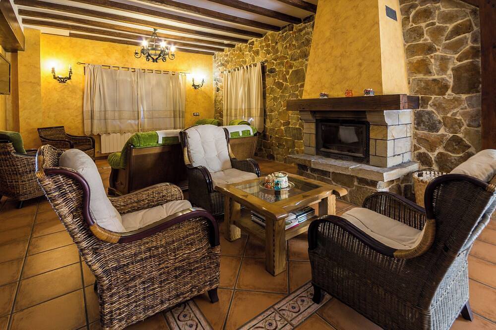 Apartamento entero, Habitación con vistas a la montaña, jardín compartido y Wi-Fi in Valle de Carranza, Cordillera Cantábrica