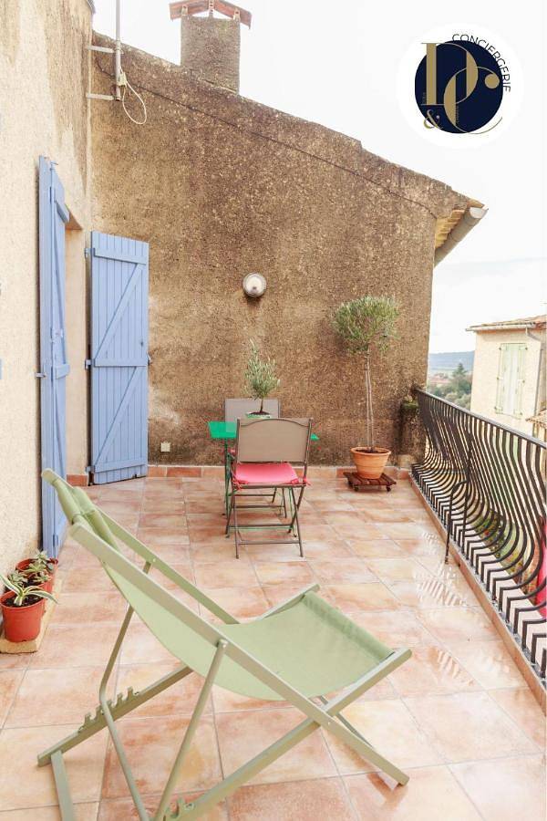 Location de vacances pour 3 personnes, avec terrasse, animaux acceptés dans Office De Tourisme De Greoux Les Bains - 2
