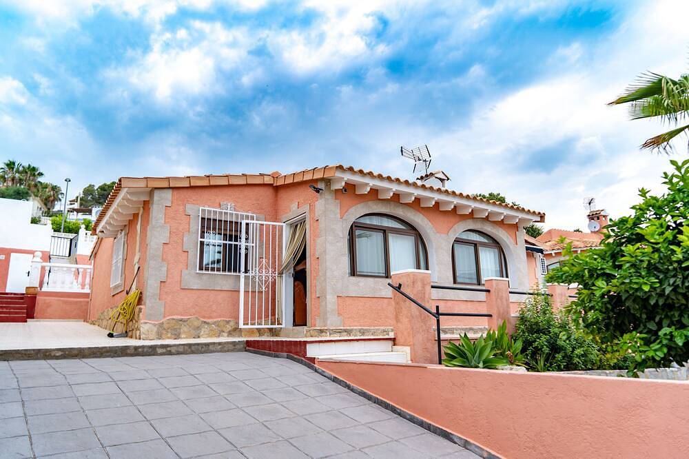 Villa redone, swimming pool, jacuzzi, sea view 4 bdr 2 bath / calm assured in la Nucia, Costa Blanca