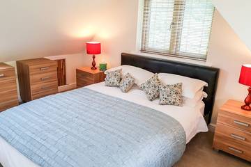 Log Cabin for 2 People in Sherwood Forest, Nottinghamshire, Photo 1