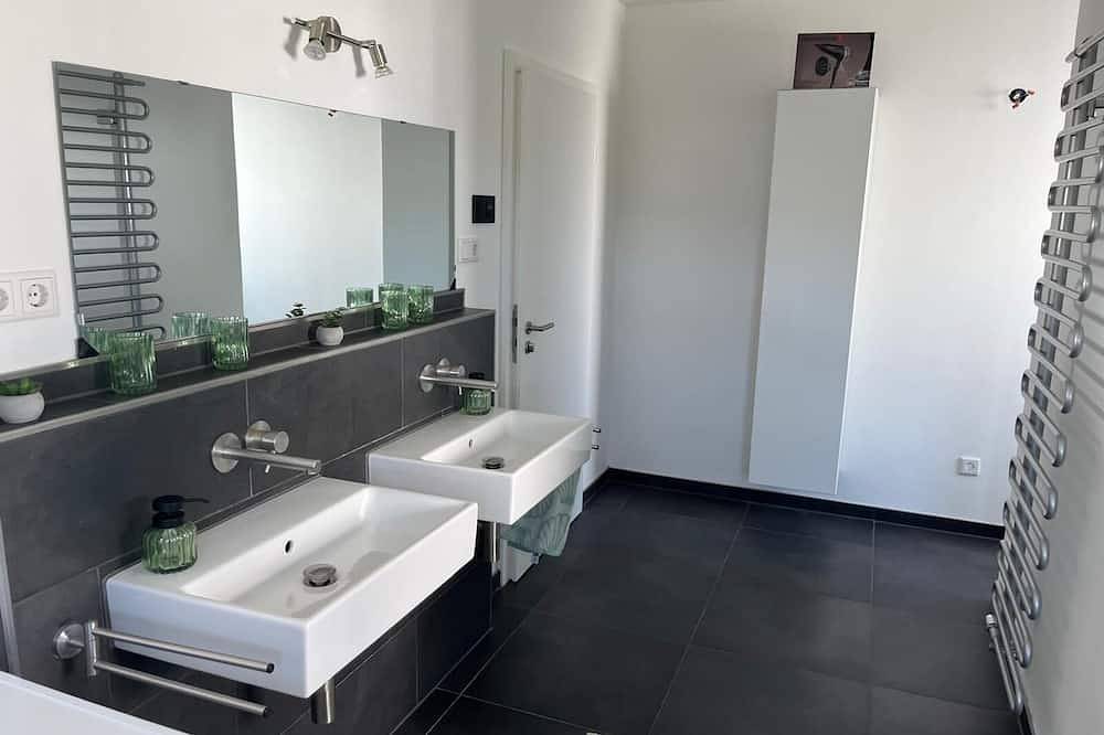 Ganze Wohnung, Apartment mit zwei Doppelzimmern in Altdorf bei Nürnberg, Frankenalb