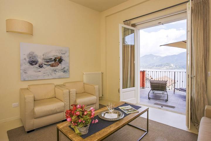Appartamento intero, Appartamento vacanze per 4 persone con balcone in Ghiffa, Alpi Ticinesi e del Verbano