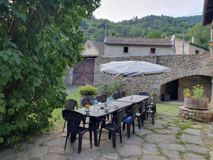 Location de vacances pour 12 personnes, avec piscine et jardin, animaux acceptés à Vorey - 4