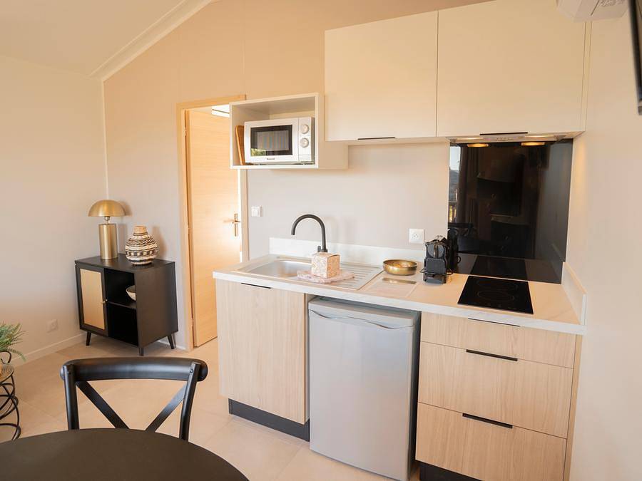 Damona Lodges - Lodge 4 personen - Lodge Ethnique (zonder spa) 1 slaapkamer + slaapbank woonkamer, foto 11