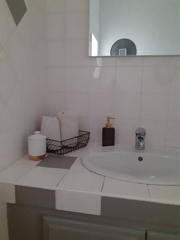 Chambre d’hôte pour 5 personnes, avec piscine et jardin dans l' Hérault - 4