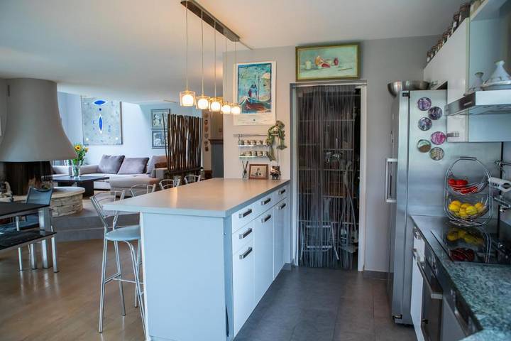 Location de vacances pour 7 personnes, avec vue et piscine ainsi que jardin et vue sur le lac à Nernier - 3