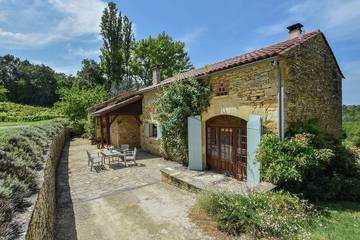 Gîte pour 3 personnes, avec jardin à Loubejac