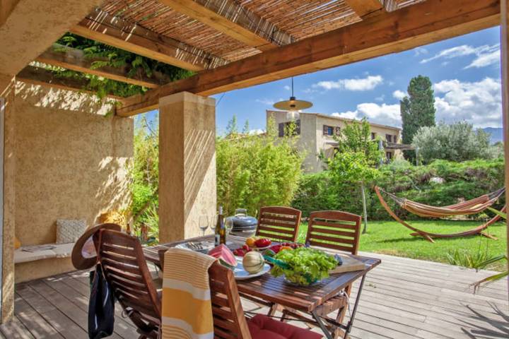 Ferienwohnung für 4 Personen, mit Terrasse und Garten sowie Pool in Calvi