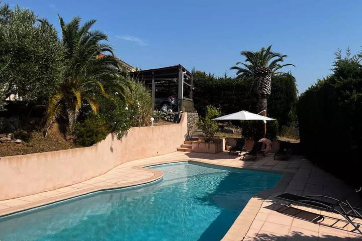 Villa pour 10 personnes, avec jardin dans Saint-Aygulf
