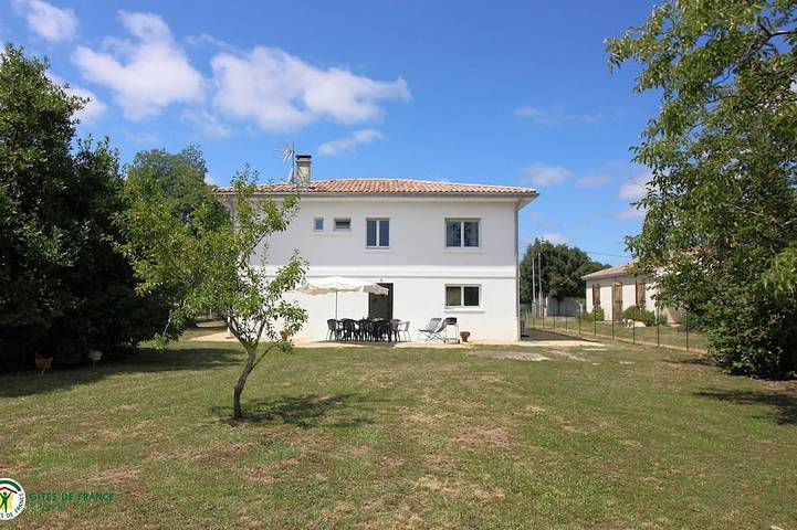 Location de vacances pour 10 personnes, avec jardin à Margaux