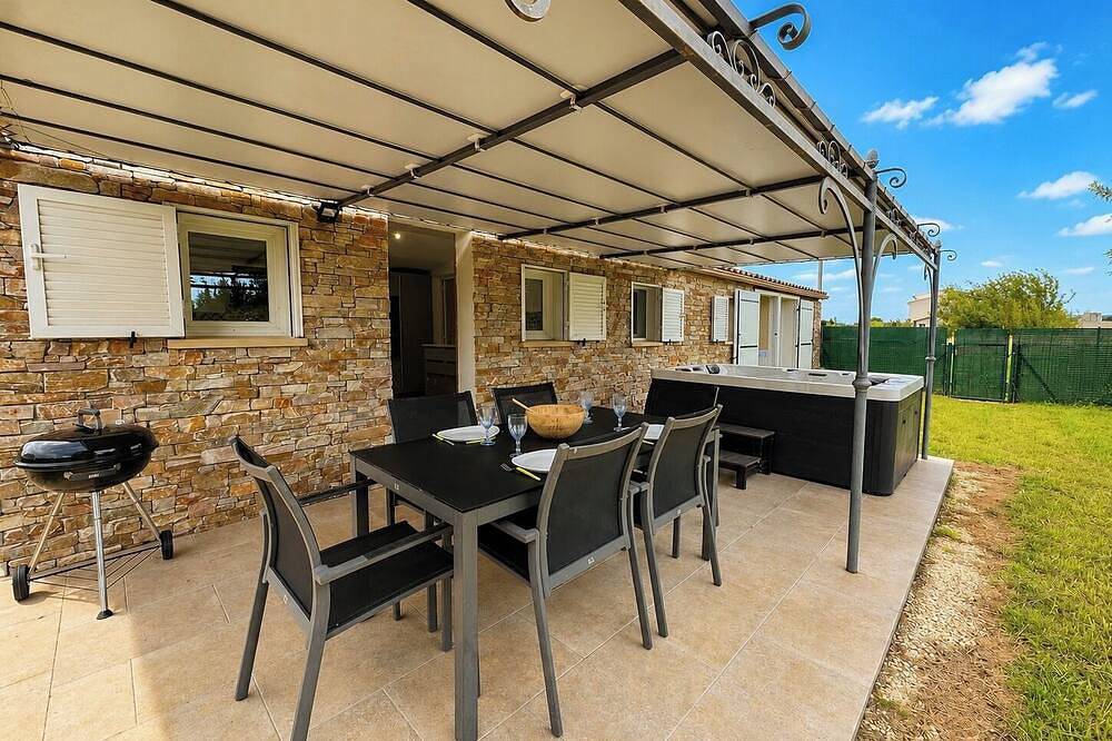 Le Hameau des Oliviers – House with Jacuzzi & Garden in Le Luc, Region de Draguignan