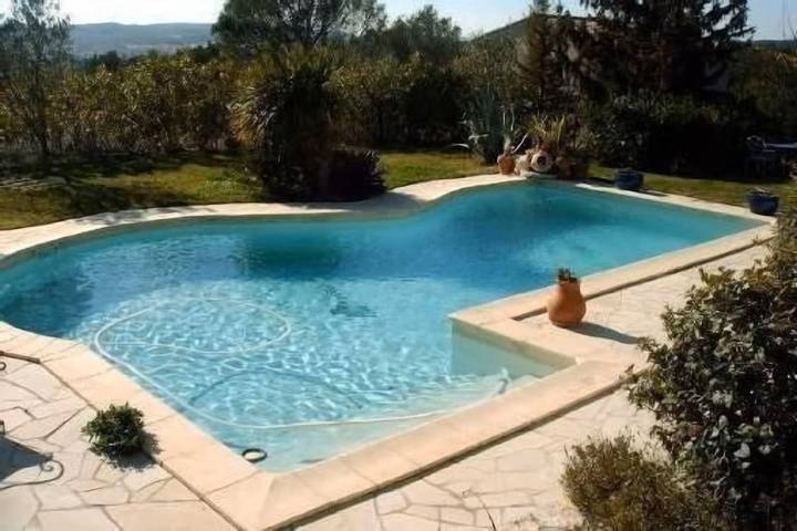 Gîte pour 6 personnes, avec Balcon et Terrasse ainsi que Jardin et Piscine à Villeneuve-lès-Avignon - 4
