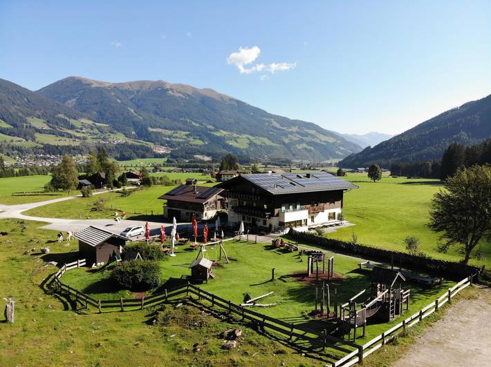 Hotel für 3 Personen, mit Balkon und Terrasse sowie Garten in Neukirchen am Großvenediger - 2