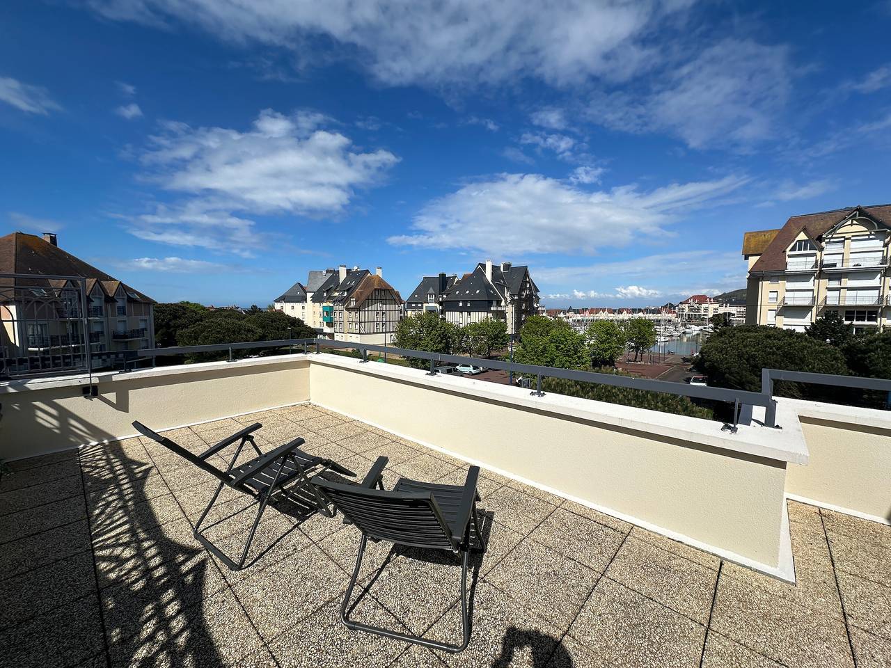 Appartement entier, Dives-sur-Mer, 3 pièces duplex, terrasse, animaux admis in Dives-sur-Mer, Région de Lisieux