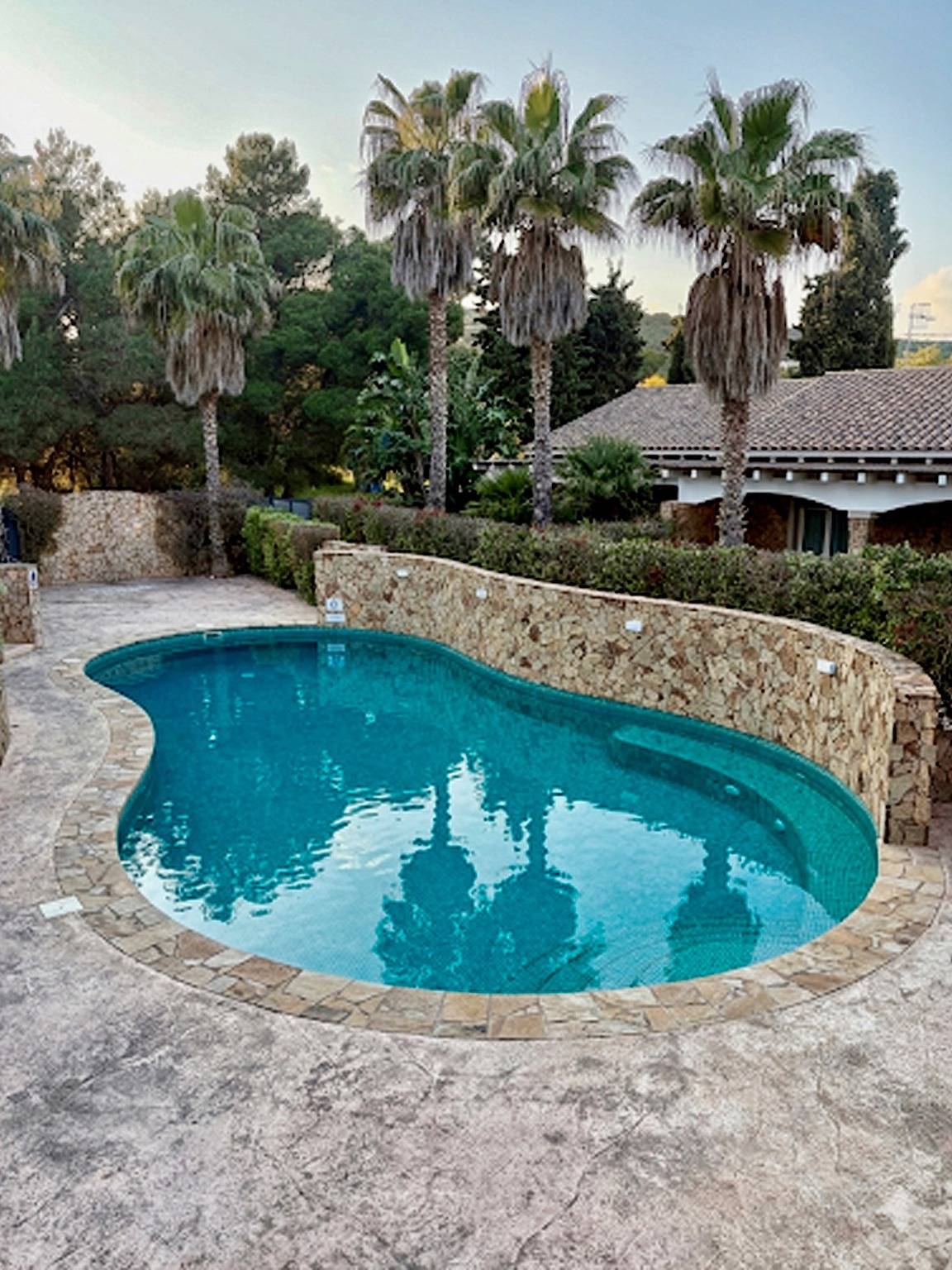 Villa Prestige, Pool & Garden in Luxury Residence in Porto Pino Beach, Porto Pino