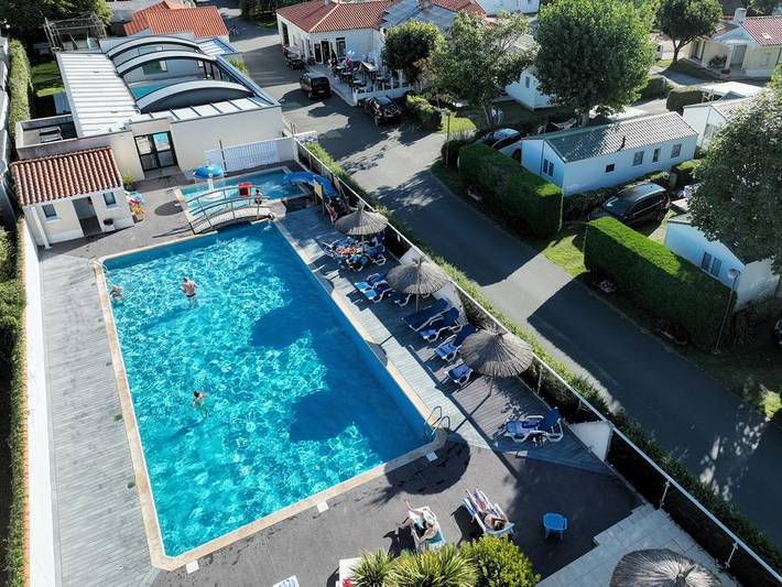 Camping für 2 Personen, mit Whirlpool und Kinderpool sowie Pool und Sauna in Saint-Jean-de-Monts