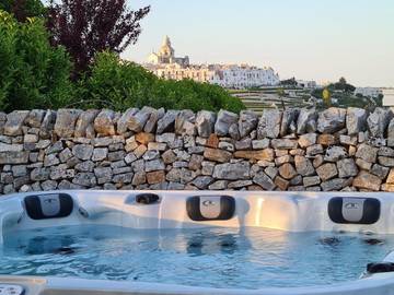 Maison d’hôte pour 4 personnes, avec jardin et jacuzzi ainsi que terrasse et piscine à Locorotondo