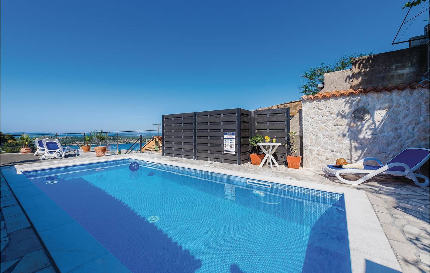 Apartamento vacacional entero, Apartamento de vacaciones para 3 personas con terraza in Šibenik, Condado De Šibenik-Knin