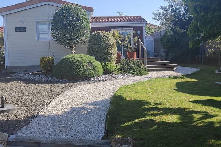 Chalet for 3 people, with terrace and garden - 1