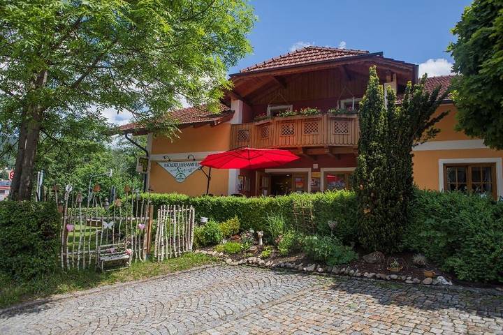 Ferienwohnung für 4 Personen, mit Balkon/Terrasse und Balkon sowie Garten in Lam