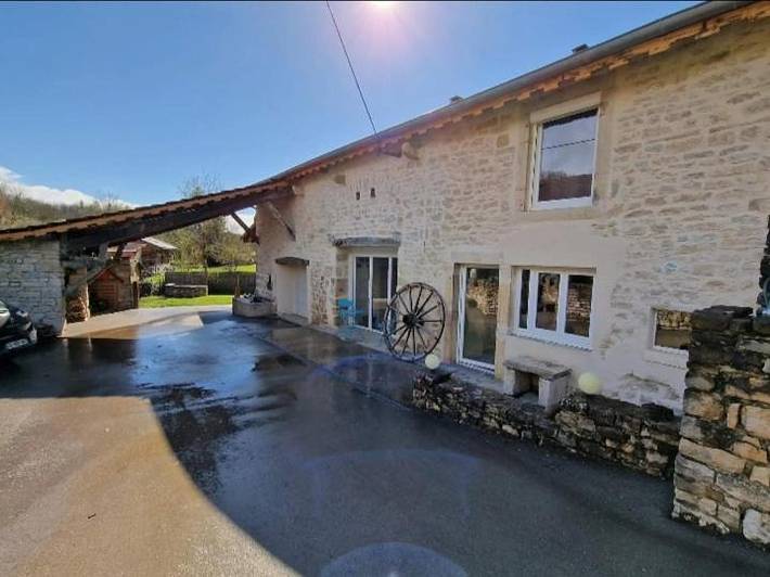 Location de vacances pour 7 personnes, avec Jacuzzi et Terrasse ainsi que Piscine et Sauna à Sarrogna