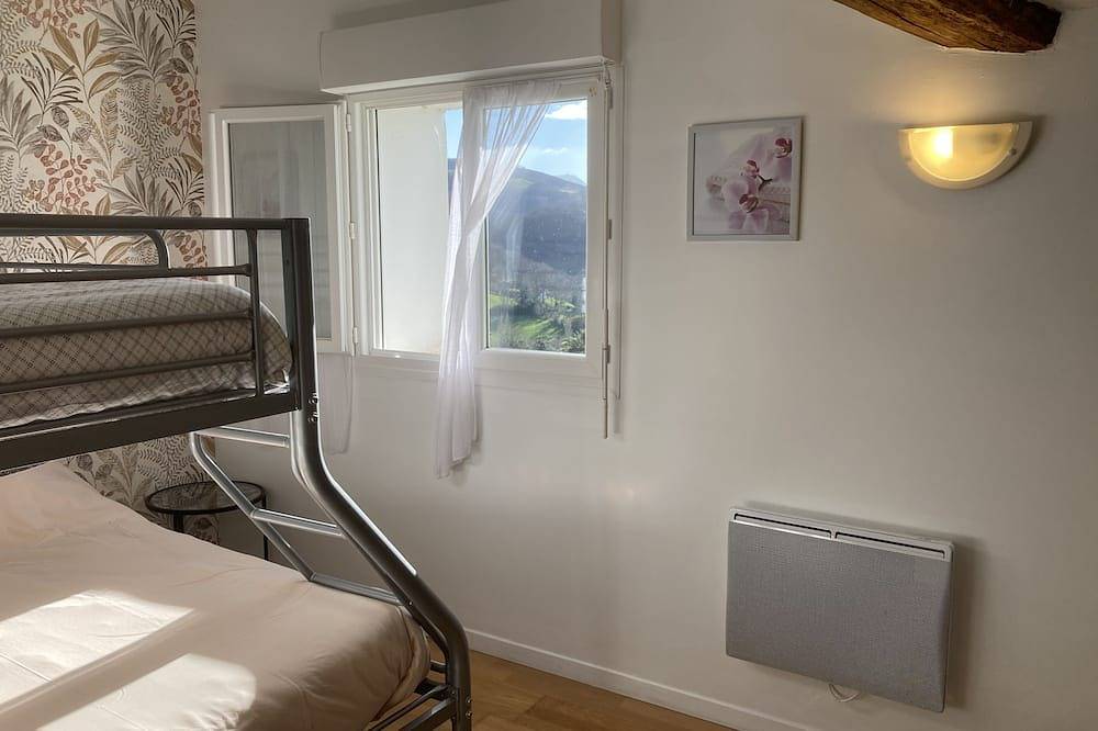 Appartement entier, Belle location à 5 km des thermes de cambo les bains dans une ancienne ferme . in Hasparren, Région de Bayonne