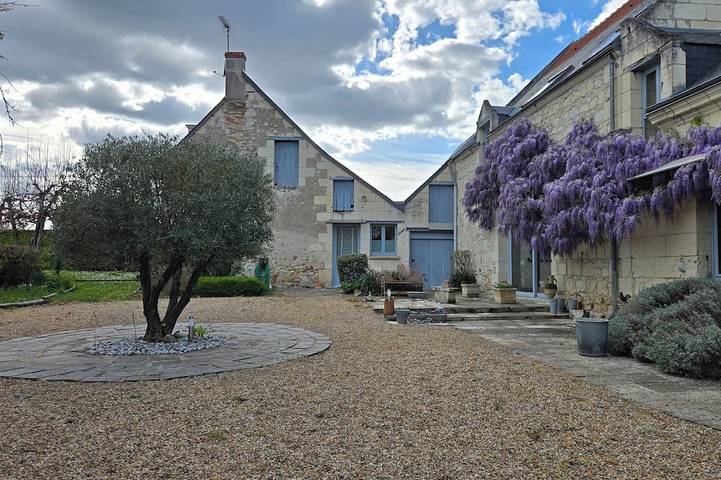 Gîte pour 4 personnes, avec Terrasse ainsi que Jardin et Piscine à Bréhémont