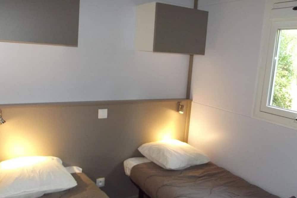 Chalet avec Terrasse, 3 Chambres, 8 Personnes in Le Grand-Serre, Région de Valence