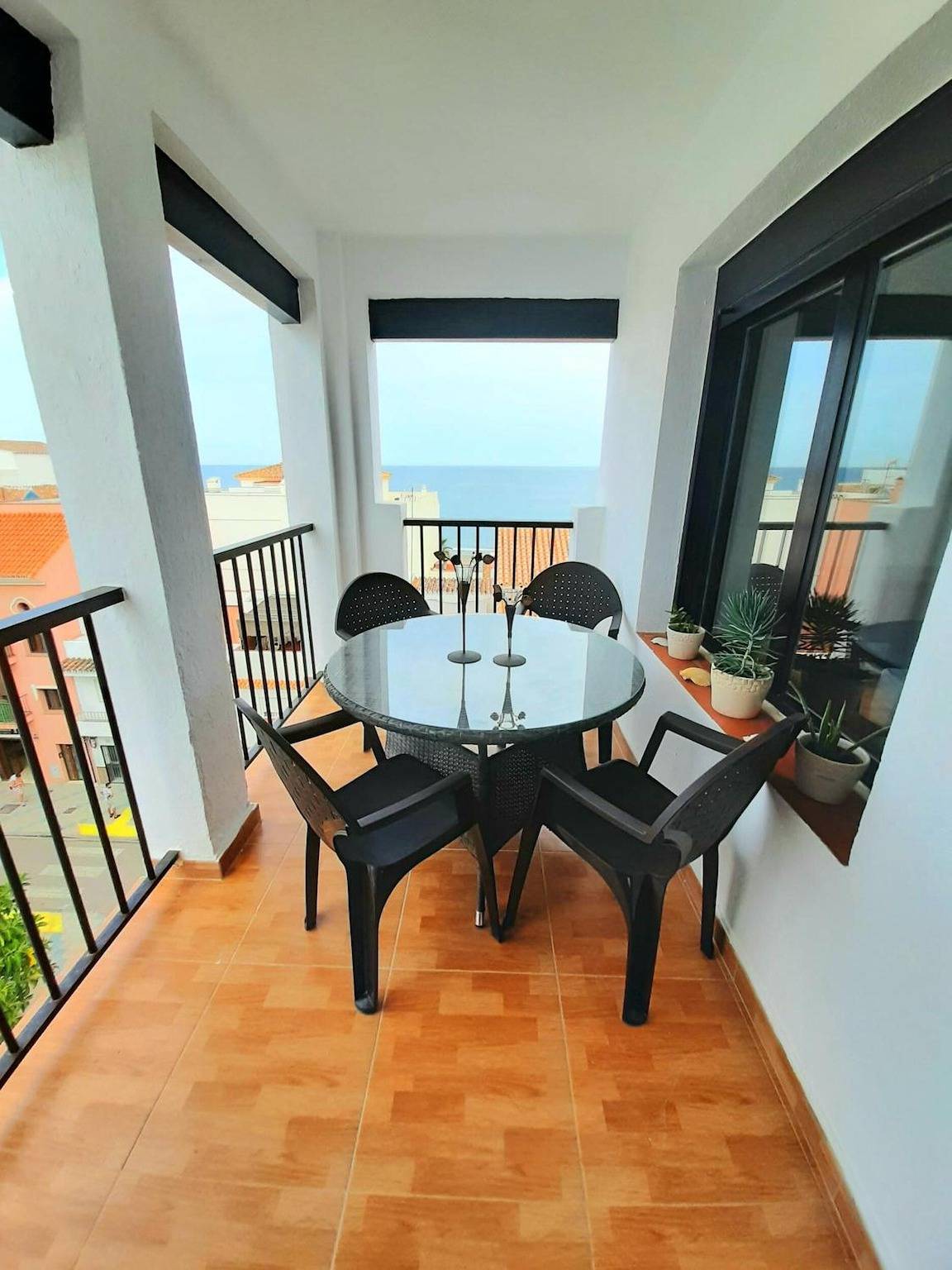 Appartement entier, Penthouse en bord de mer : 3 chambres doubles, 2 salles de bain in Sabinillas, Manilva