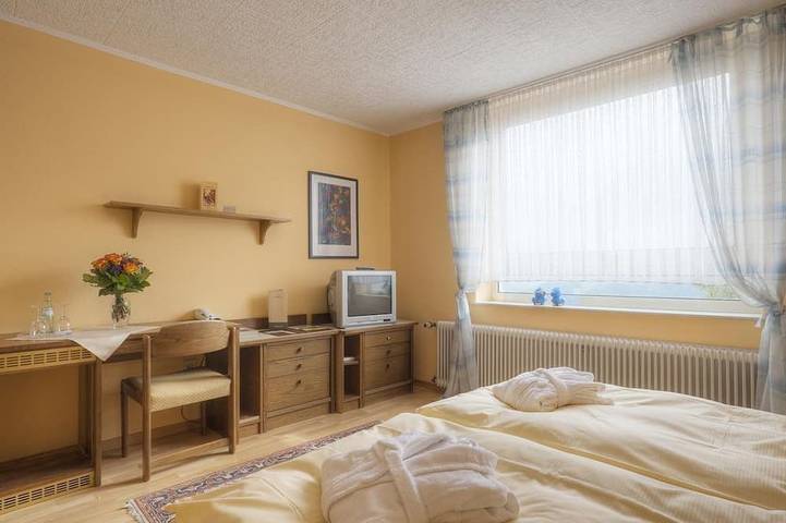 Location de vacances pour 3 personnes, avec terrasse et jardin ainsi que sauna et piscine à Bollendorf - 2