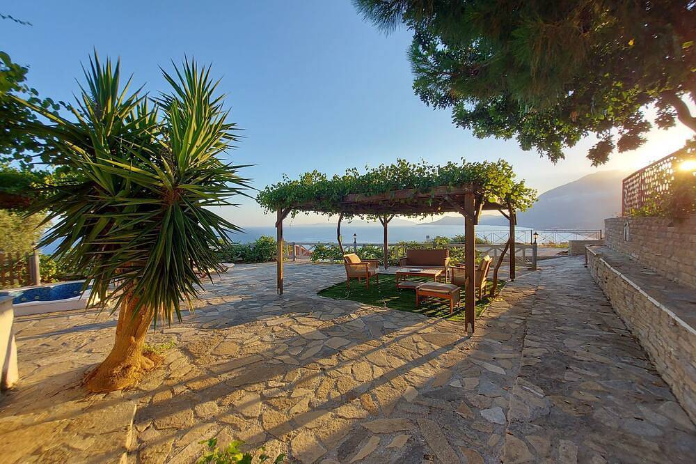House with with a spectacular sea view in Samos