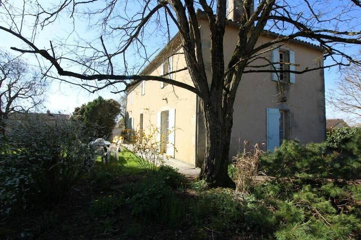 Gîte pour 6 personnes, avec jardin à Rimons
