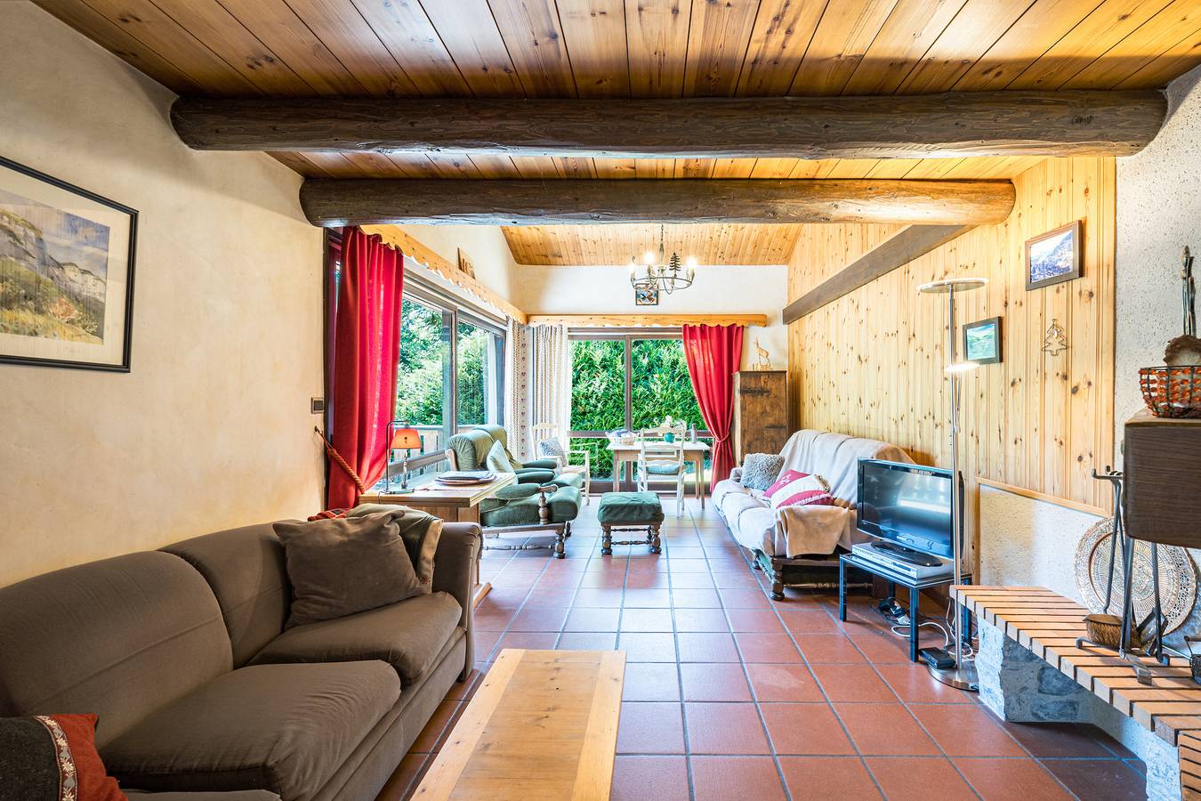 Chalet 'Le Tougne' avec vue sur montagne, terrasse privée et balcon in Champagny-en-Vanoise, Parc National de la Vanoise